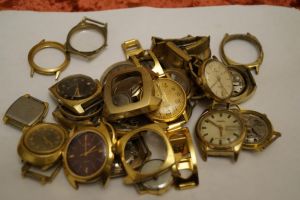 Корпуса часов со знаком au без механизма.jpg